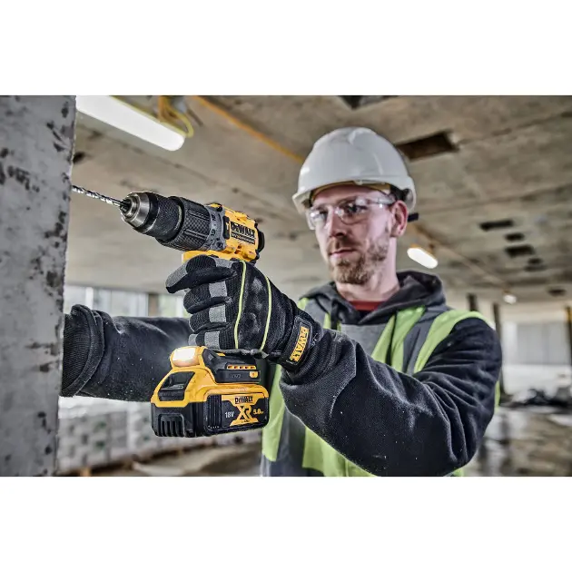 DeWALT Outillage - Perceuse-visseuse à percussion compacte XR 18V 5Ah, 2  batteries DCD805P2T