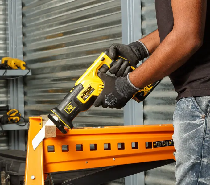 Dewalt DCS369NT sierra de sable 18V » Pro Ferretería