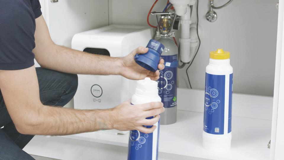 GROHE Filtro ai Carboni Arrivi, Filtro di Ricambio per Sistemi GROHE Blue,  per Elevare il Gusto dell'Acqua Rimuovendo le Sostanze che ne Alterano  Odore e Sapore, Capacità Media 3000 l, 40547001 