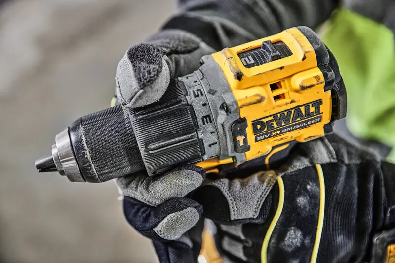 Taladro Percutor Dewalt Dcd985l2-ar 20v Baterías Maletín Color Amarillo