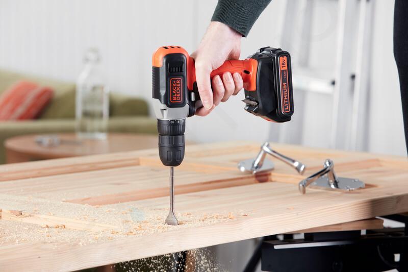 BLACK+DECKER Perceuse Visseuse Sans Fil 18 V Li-Ion avec Chargeur