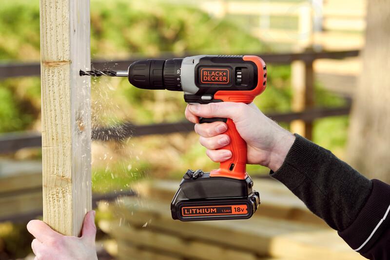 BLACK+DECKER Perceuse Visseuse Sans Fil 18 V Li-Ion avec Chargeur