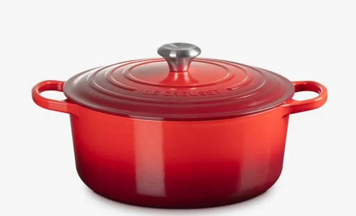 Levně Le Creuset Signature - Pekáč kruhový s poklicí, objem 6,7 l, cerise 21177280602430